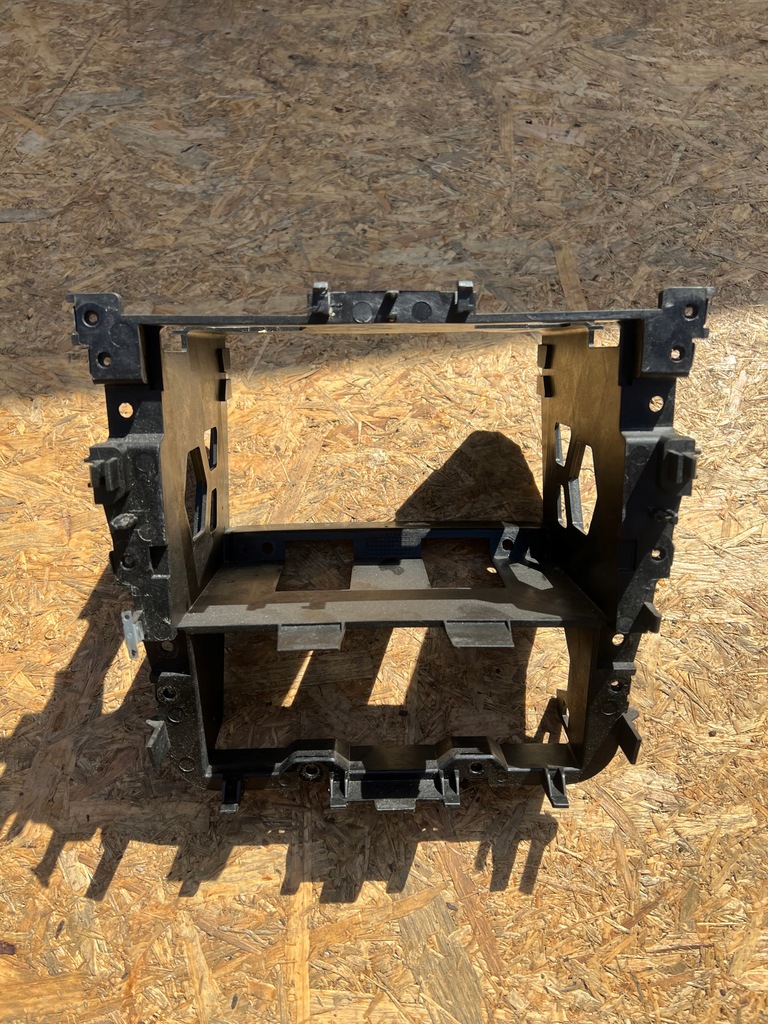 фото №1, Корпус рамка радио vw golf v 1k0858005b