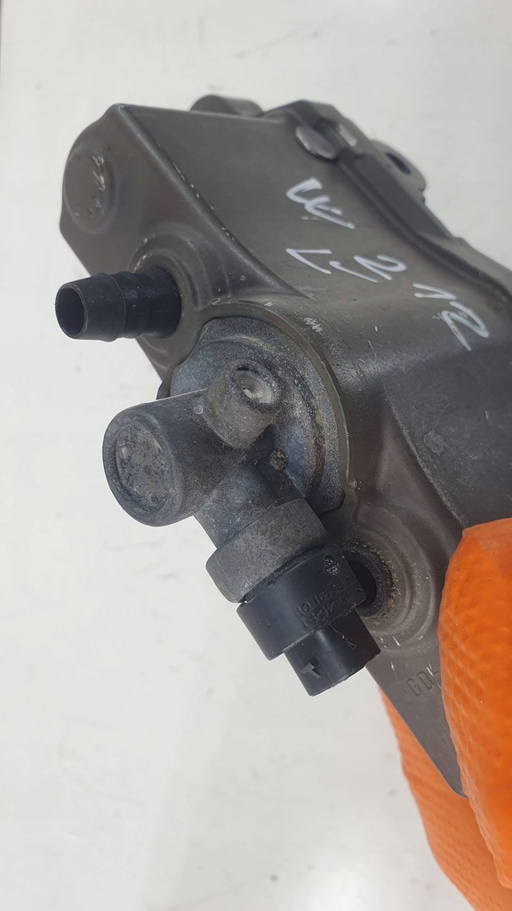 фото №6, Mercedes-benz e-klasa w212 патрон капот левый перед