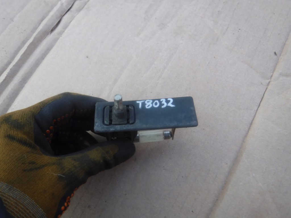 Купити Перемикач освітлення багажника mercedes w201 190 2018201211