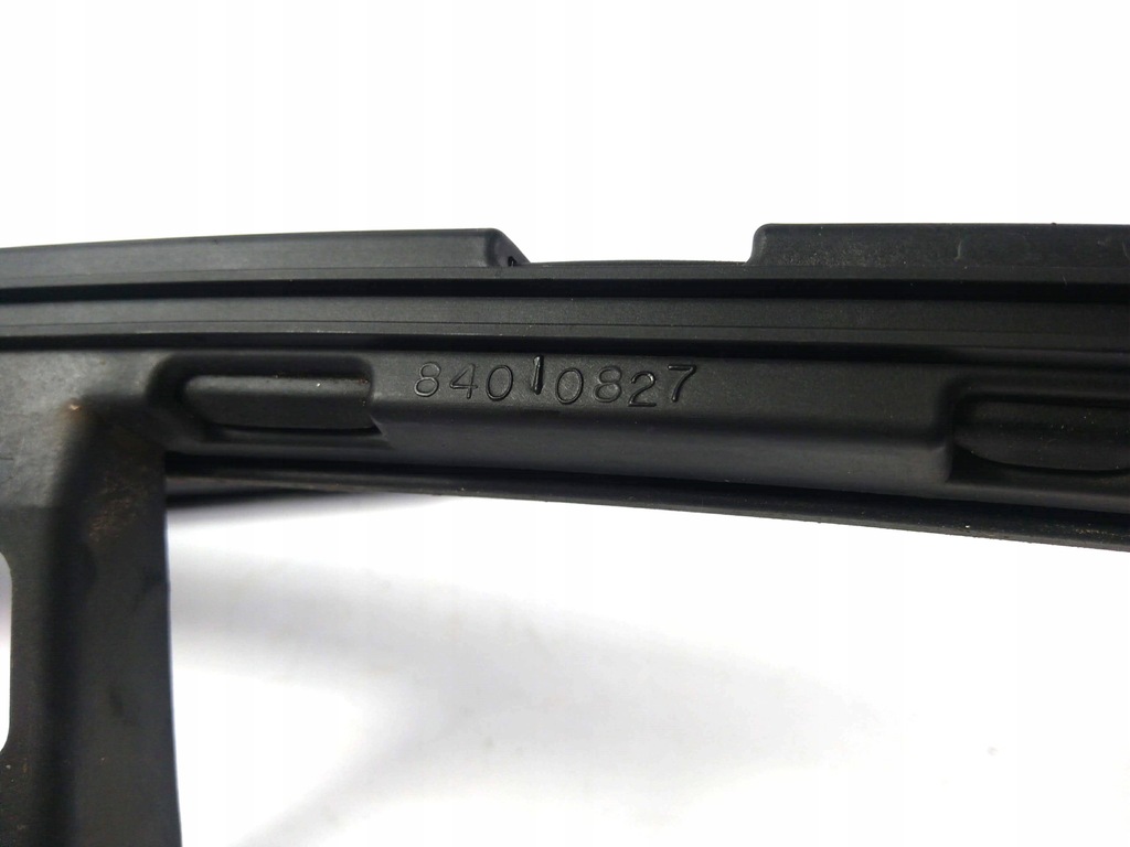 фото №5, Gmc yukon escalade tahoe 2015-20 направляющая стекло правый задняя