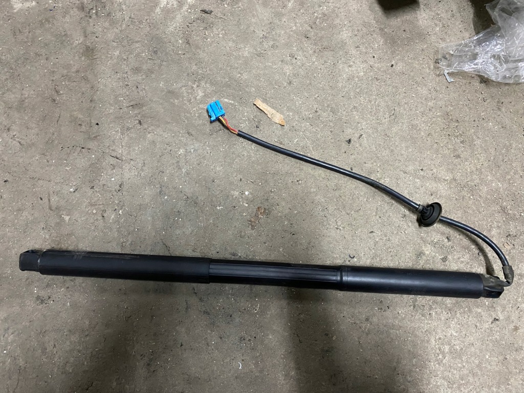 Купить Mercedes ml 166 амортизатор крышки 1668901130 оригинал