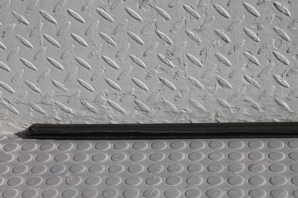 фото №6, Молдинг декоративная уплотнитель стекло правый перед хром nissan pulsar