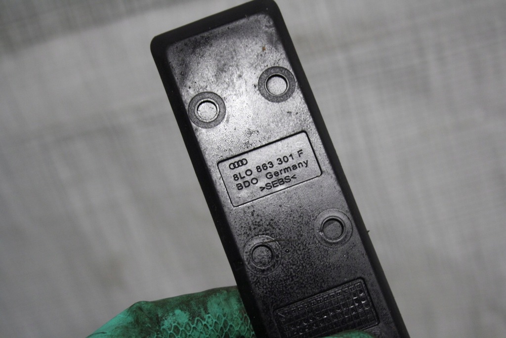 фото №7, Резинка туннель бардачка audi a3 8l lift 8l0863301f