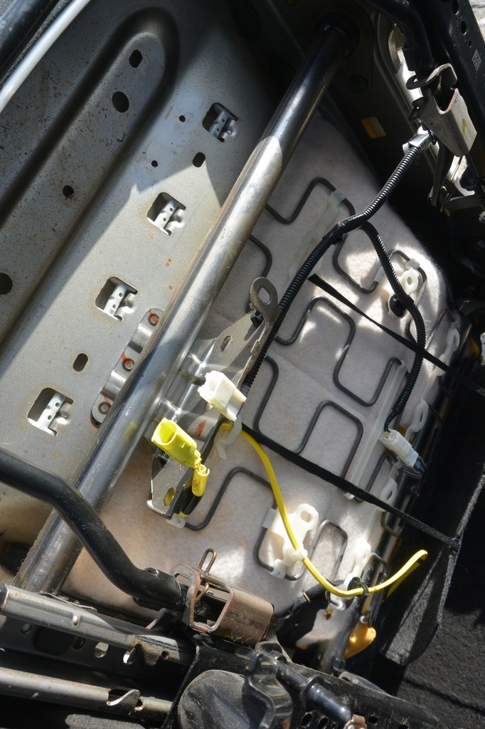 фото №15, Сиденье правый перед полукожа чёрные toyota prius plus + комплект eu