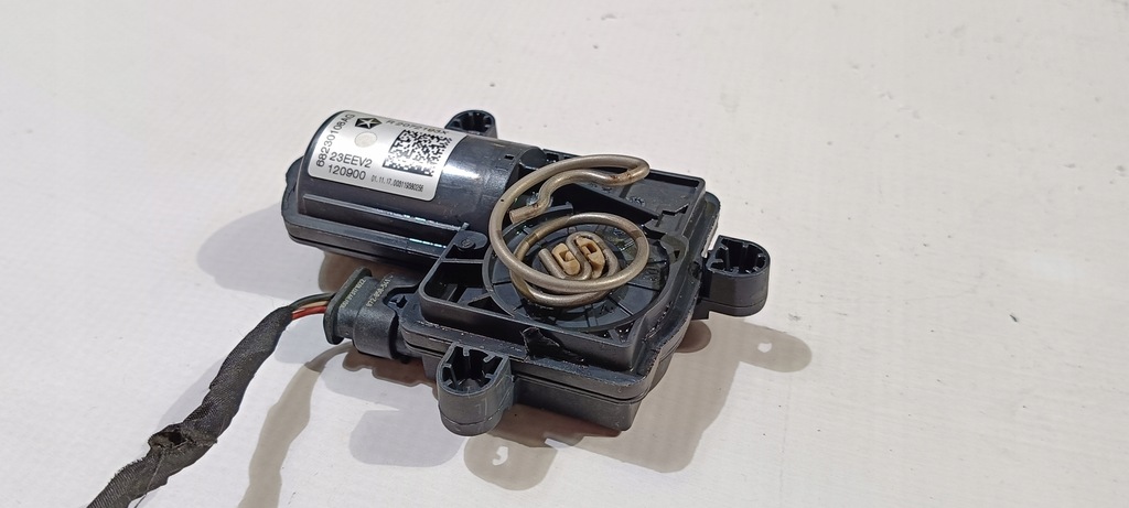 фото №6, Actuator дросельна заслінка кришка багажника вихлоп права dodge charger challenger 2015-