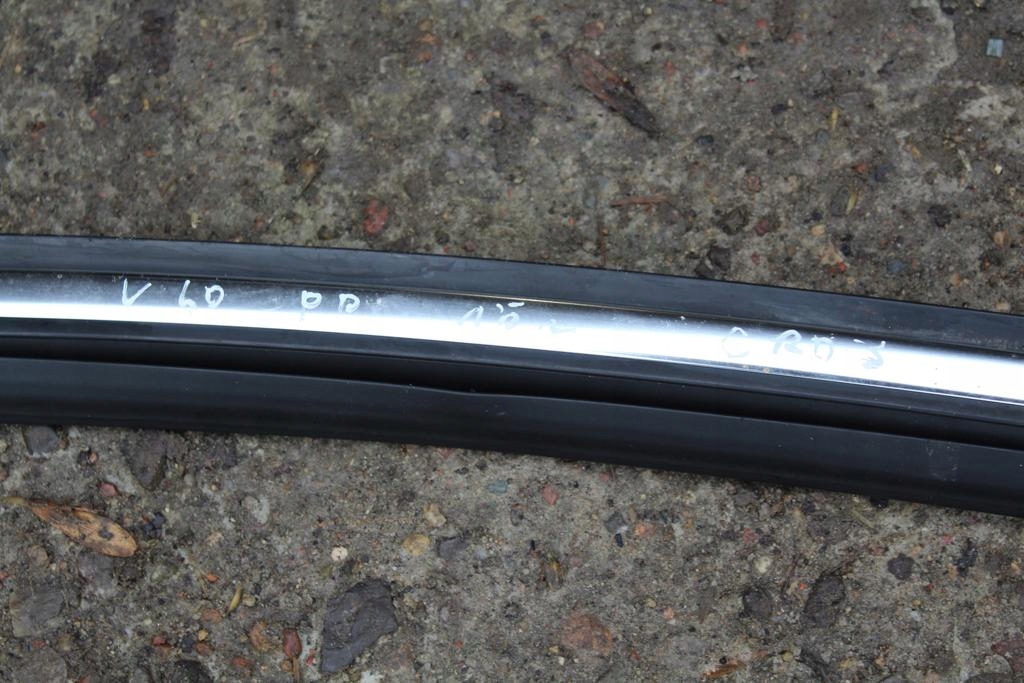 фото №8, Прокладка дверь передних правых рамка рама volvo v40 ii