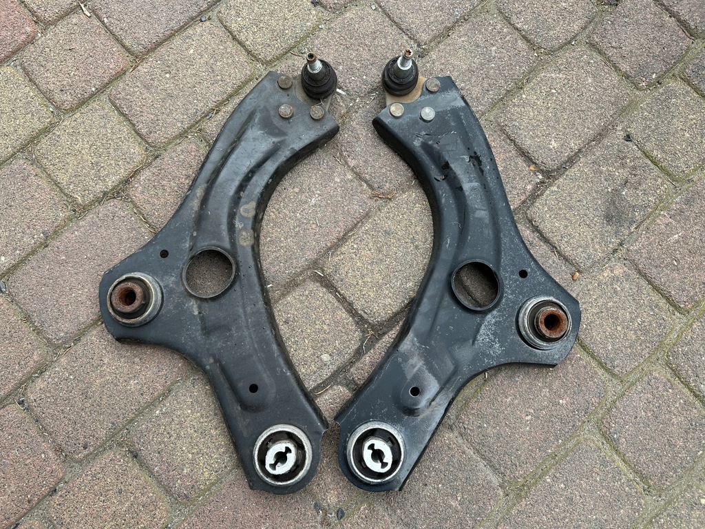 фото №1, Renault clio v рычаг правый оригинал