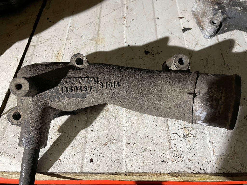 фото №1, Колектор корпус термостата термостат scania r 1350457