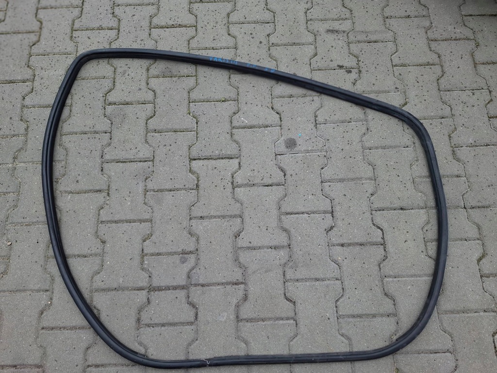 фото №1, Прокладка дверь правая правый перед toyota yaris iii 5d