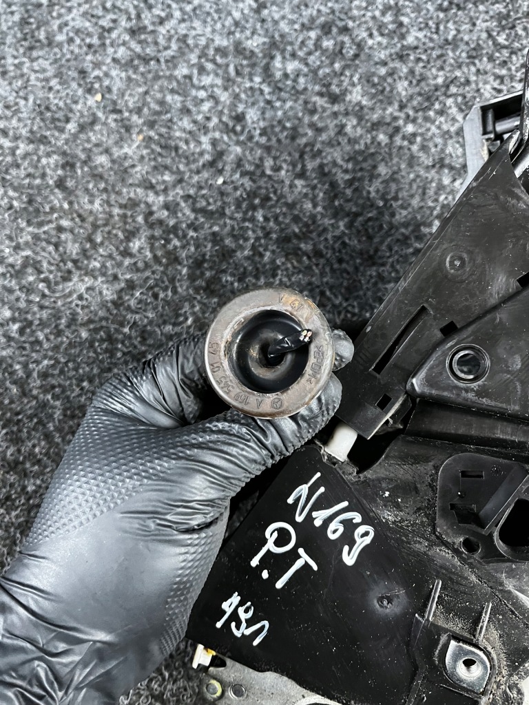 фото №10, Замок двері правий задня задній mercedes w169 лак 791 1697302235q22