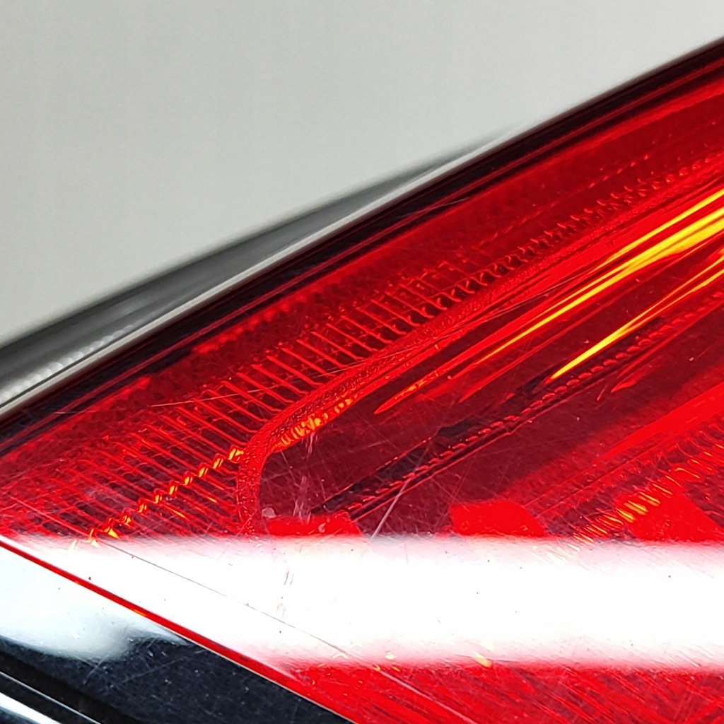 фото №8, Nissan leaf ii ze1 2019 левая сторона лампа задняя