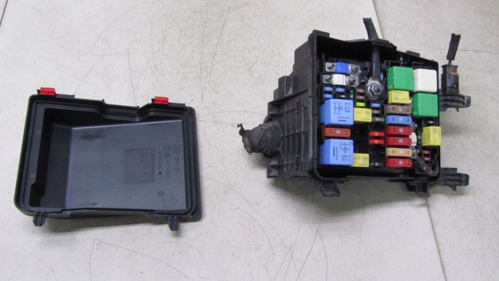 фото №1, C4 ii picasso 1.6b коробка предохранителей 13-17