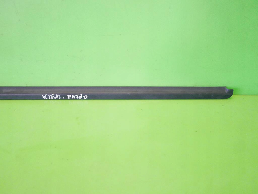 фото №2, Молдинг уплотнитель левая перед renault twingo ii 3d