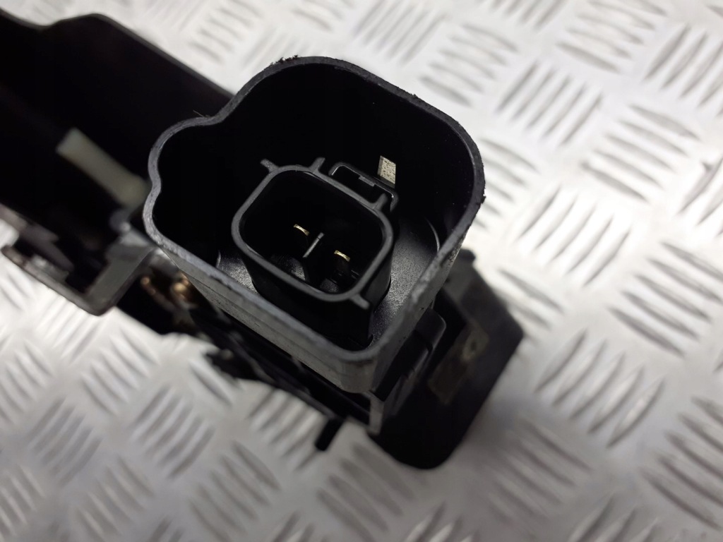 фото №2, Замок дверь левый задняя toyota avensis verso 2pin