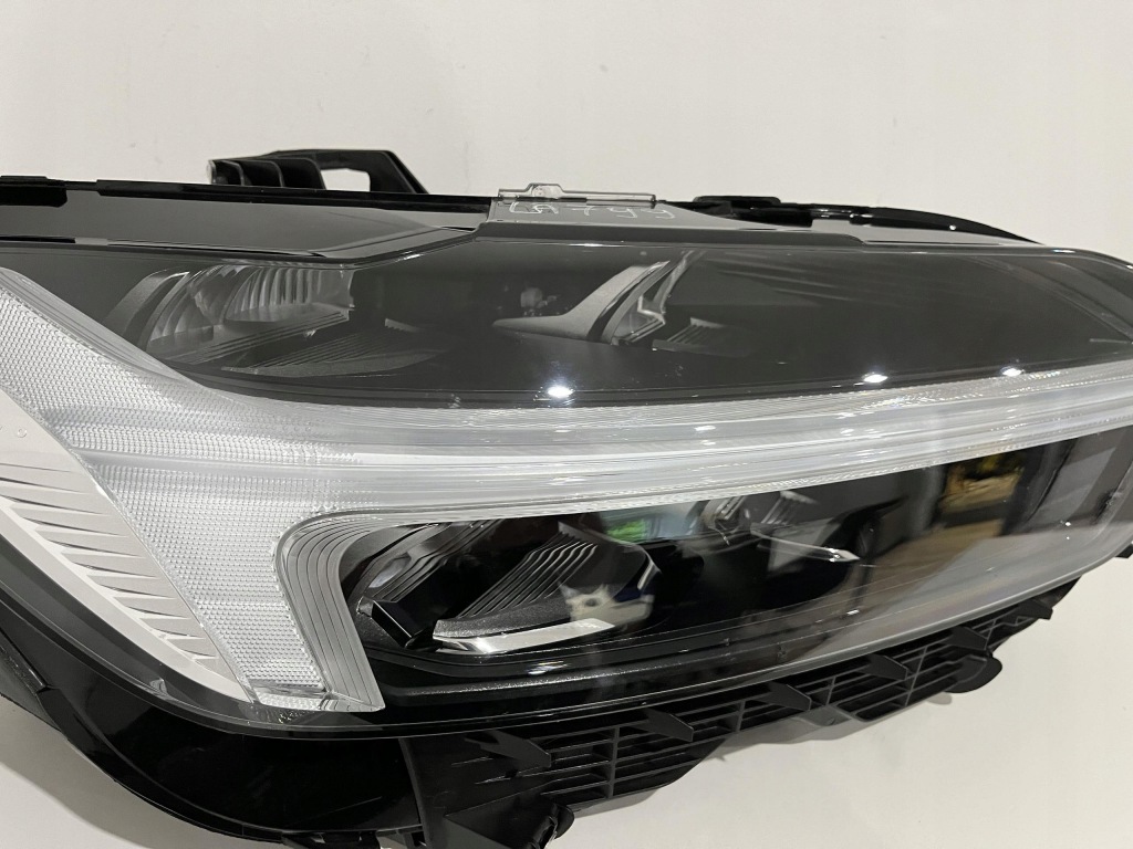 Volvo xc60 2 рестайлинг  фара правая  перед full led 32338977 Недорого