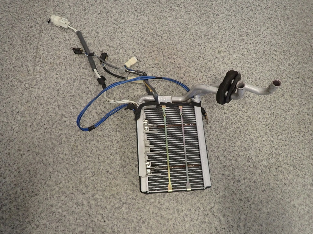 фото №1, Toyota yaris i дизель 99- отопитель электрическая