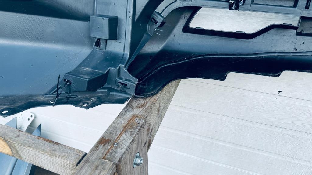 Бампер передний перед toyota hilux viii 8 рестайлинг  52119-yp140 в Украине