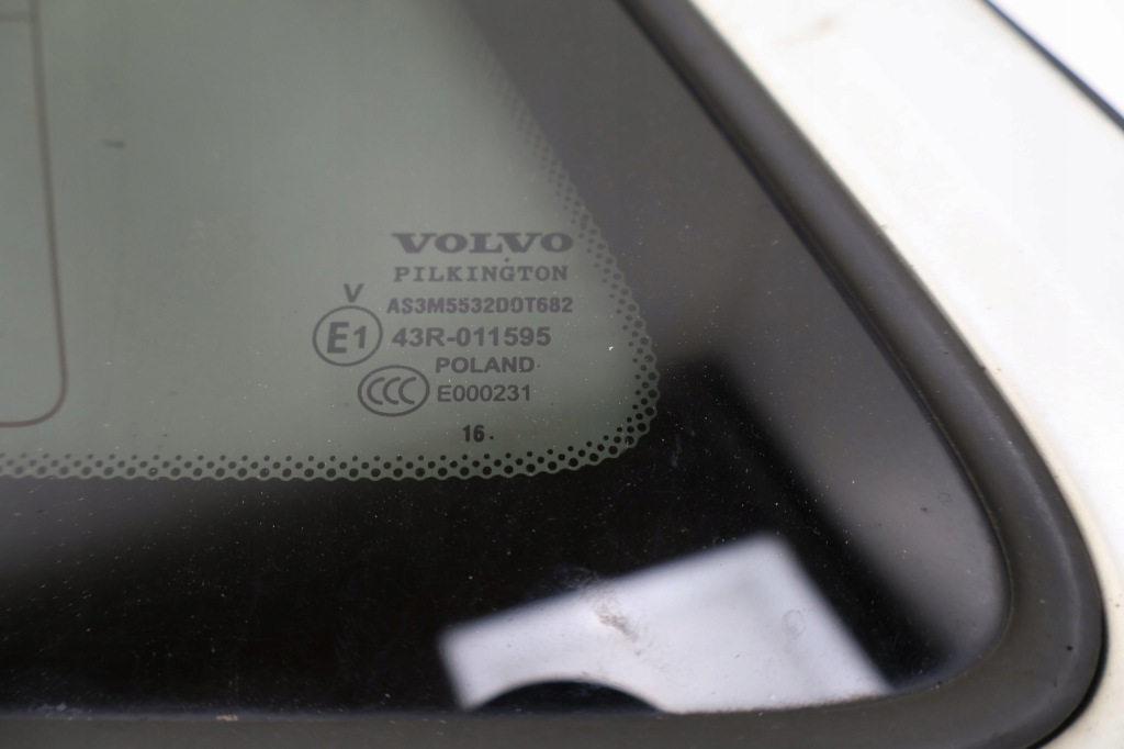 Volvo xc60 ii скло кузовна права в Україні