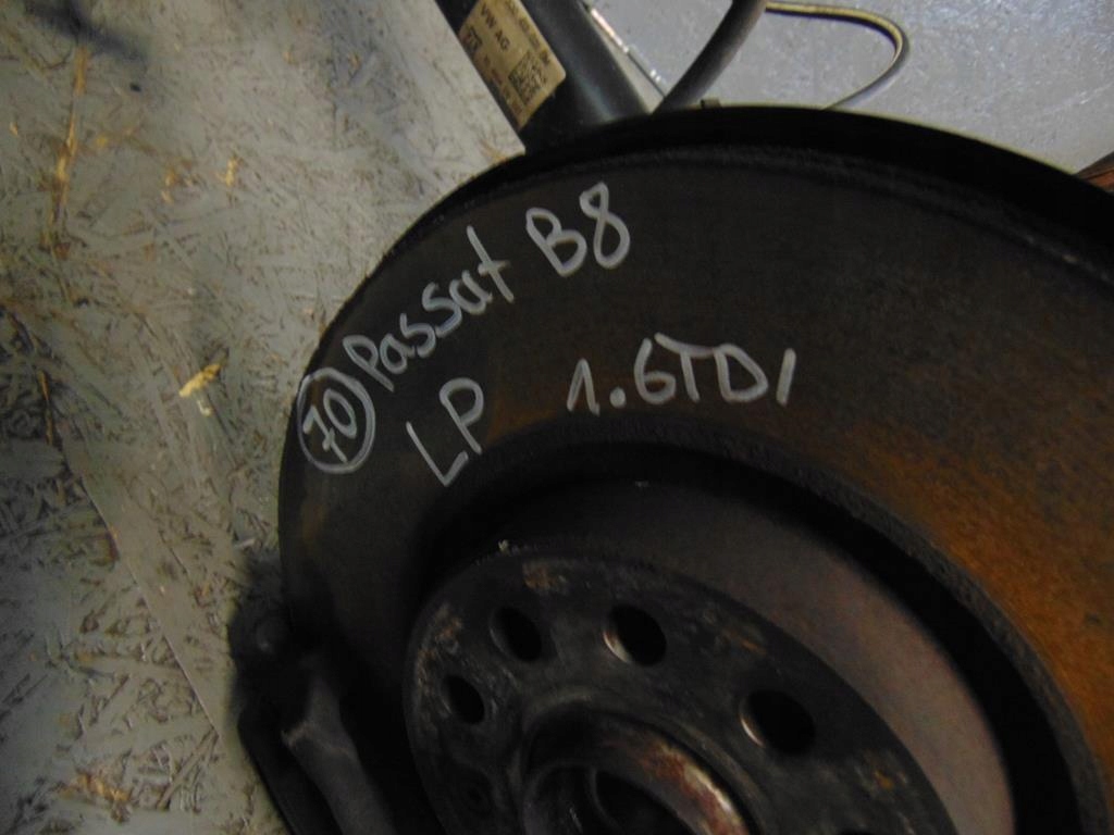 фото №9, Volkswagen оригинальный номер 5q0407257a поворотный кулак перед левая