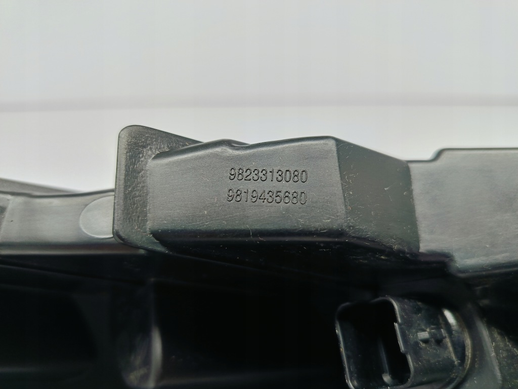 Citroen c3 3 рестайлинг  20- фара левая фонарь  drl левая перед led 9833480680 в Украине