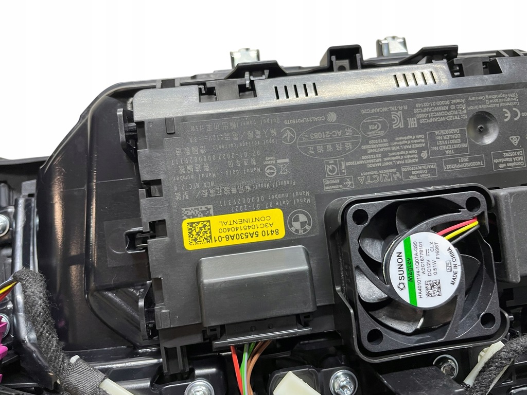 фото №9, Dekor защита + зарядное устройство индукционная туннель средний bmw 7 i7 g70