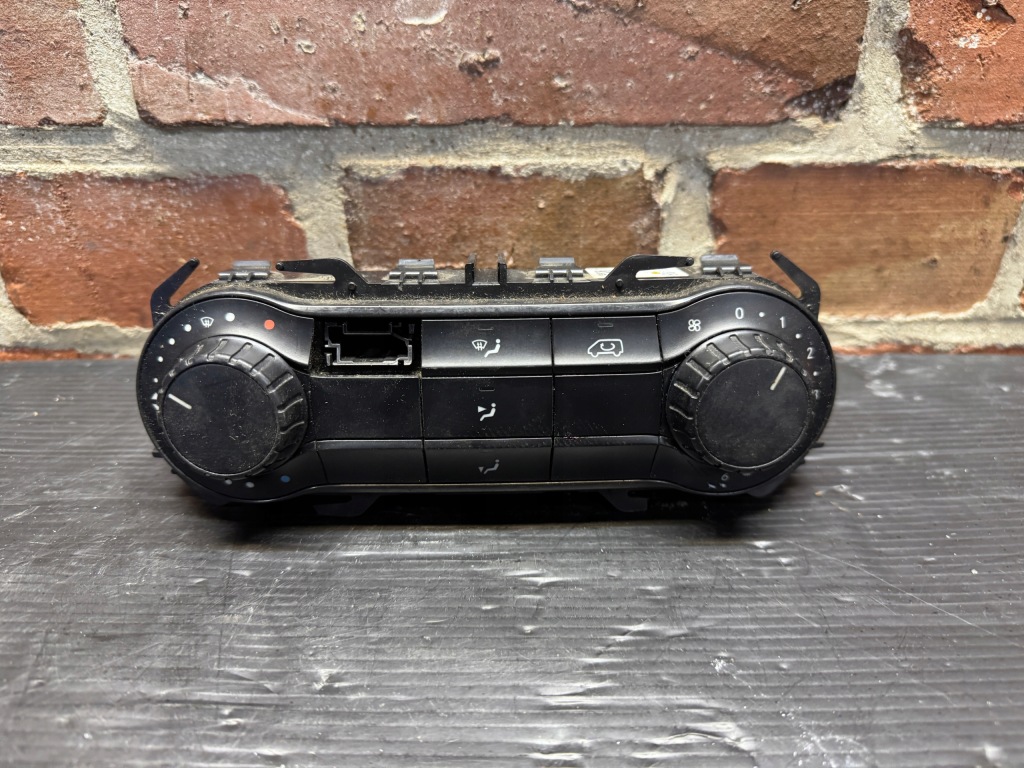 фото №1, Mercedes w447 панель кондиционера a4479005511