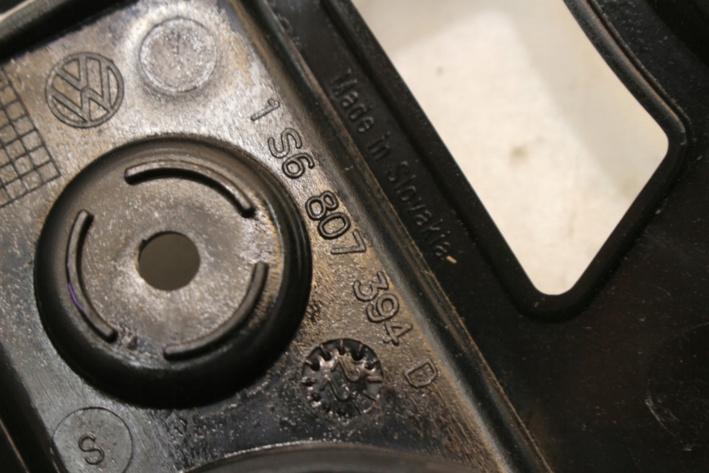 фото №5, Напрямна бампера правий задня 1s6807394d vw up lift e-up 23r.