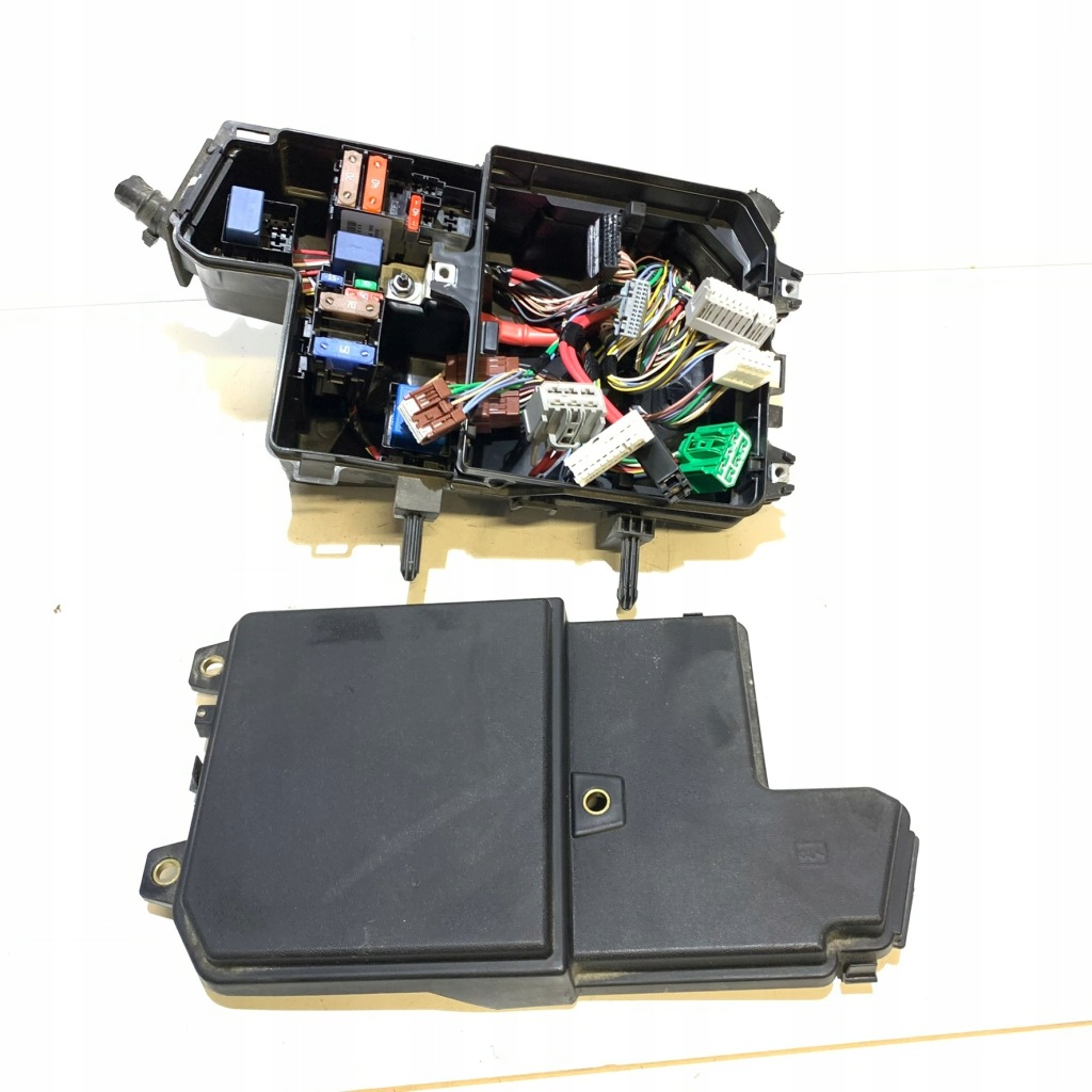 фото №1, Talisman espace коробка запобіжники 284b51057r 252361855r 243127929r