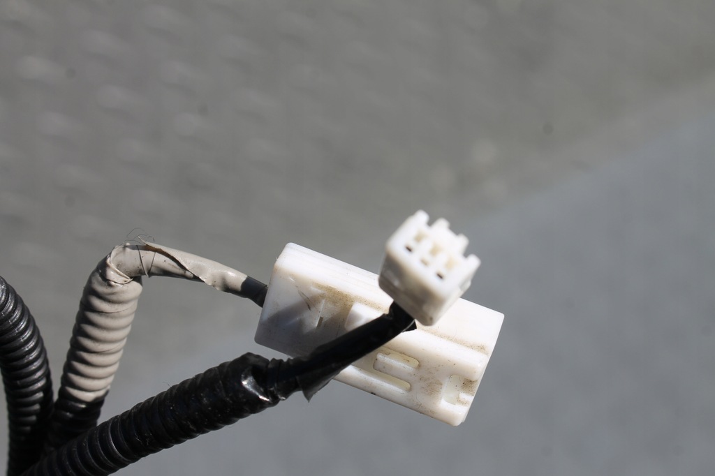 фото №5, Клипса поперечина правый перед czarna prius iii 09-15