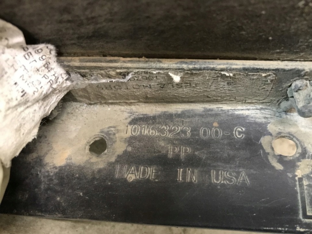 Подкрылок левая задний  tesla model s с Разборки