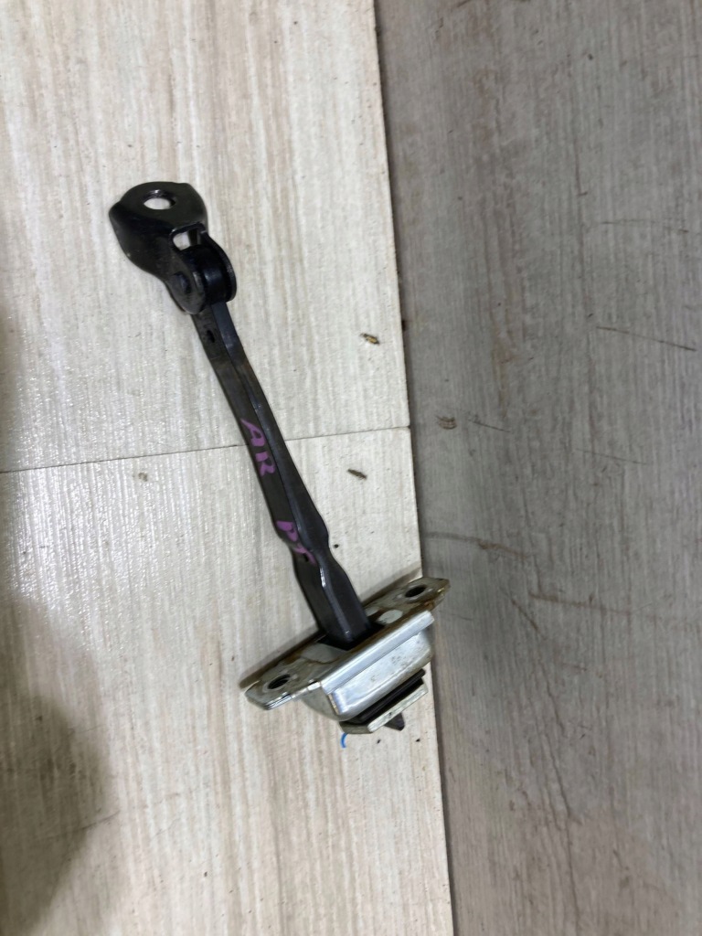 фото №1, Renault arkana 2022 ограничитель дверь задняя