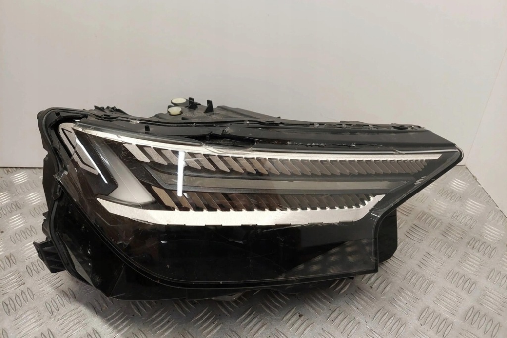 фото №8, Лампа права передня audi q4 suv f4b 89a941036 2.0l electric 2023