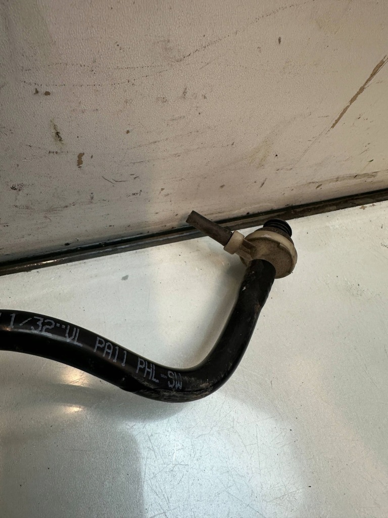 Mercedes-benz a w169 --- шланг вакууму a1694300029 в Україні