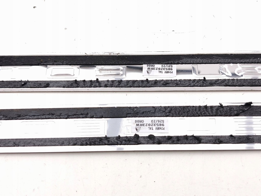 Peugeot 2008 2 2023 накладка порог дверь передних 98532023rw Киев