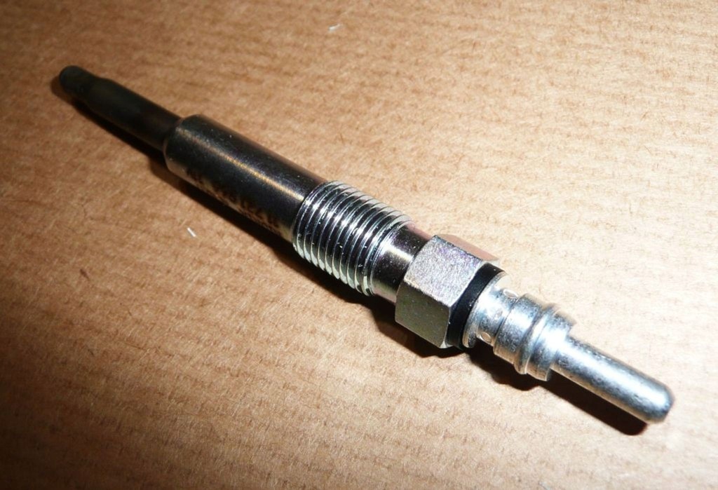 фото №2, Свічка розжарювання r clio ii,d logan 1.5 dci