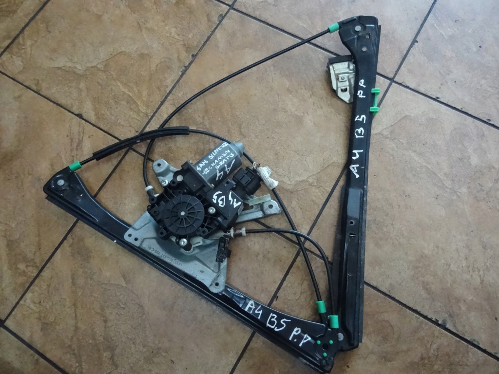фото №1, Audi a4 b5 моторчик правый перед