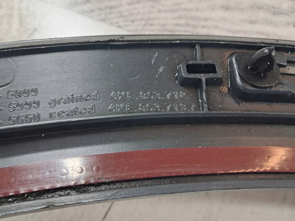 фото №10, Audi e-tron 4ke молдинг накладка крыло правый перед 4ke853718