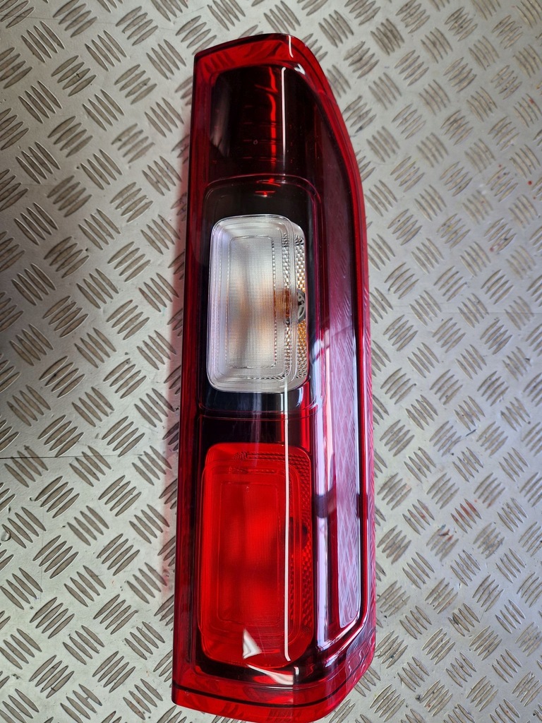фото №1, Лампа задня права renault trafic iii 2014r-