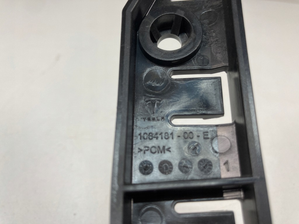 Напрямна бампера передній лівий правий tesla model 3 Недорого