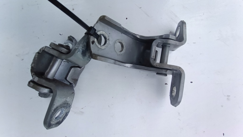 фото №3, Петлі двері перед лівий toyota chr