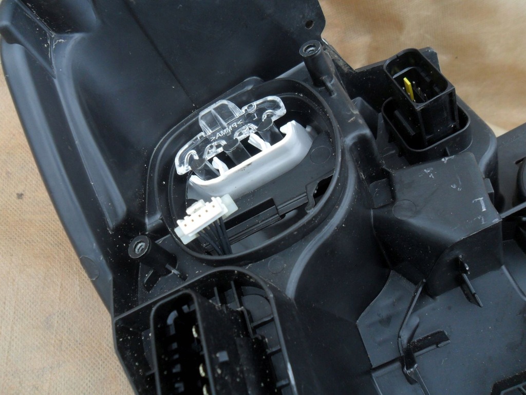 фото №15, Лампа передняя левая peugeot 208 ii