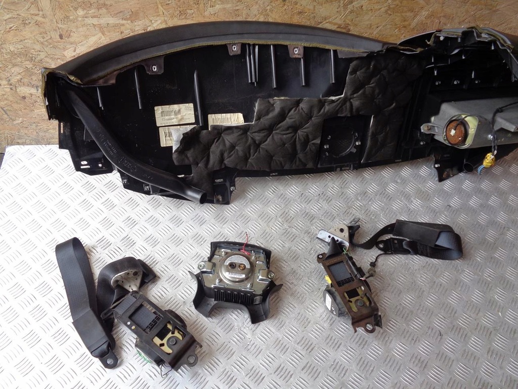 фото №12, Приборная панель приборная подушка безопасности pas chrysler pacifica 03-