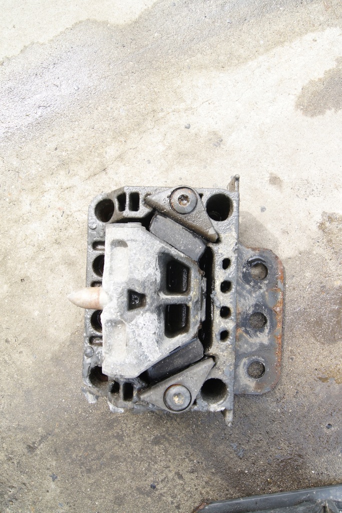 фото №1, Mercedes actros mp4 подушка двигуна