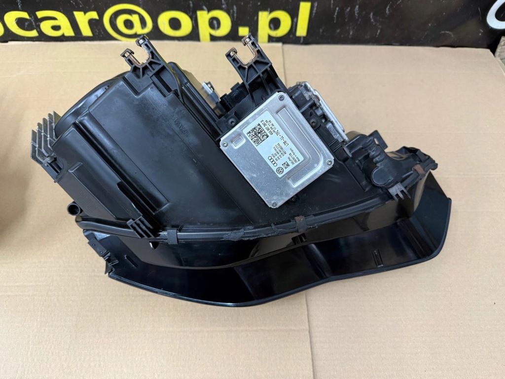 Audi a5 8t рестайлинг  фара bi-xenon led левая 8t0941005a правый  8t0941044a комплект с Разборки
