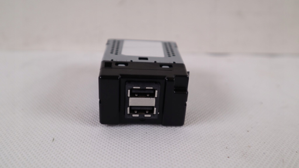 фото №1, Volvo xc40 модуль соединитель usb 31407038