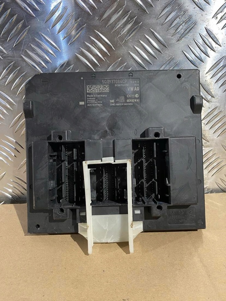 фото №1, Audi a3 8v модуль комфорта 5q0937084cp