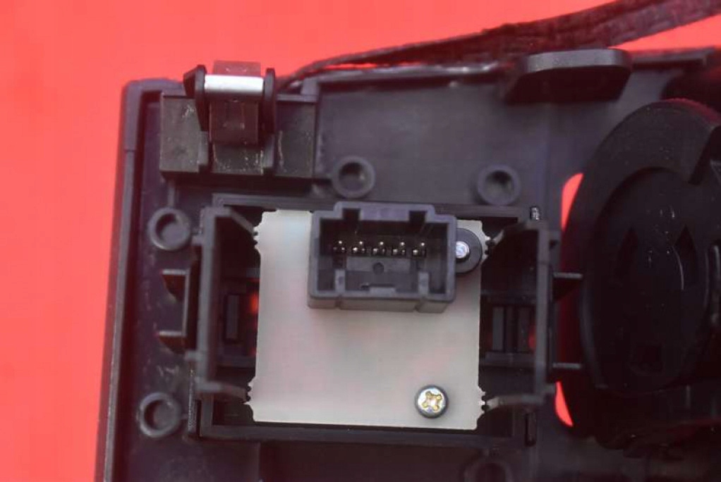 фото №8, Бардачок средний 68260em31a nissan tiida 1 i 04-08