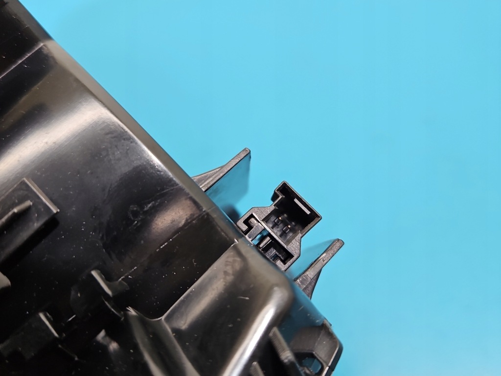 Кронштейн на напої чашка cup тримач mercedes ml w164 a1646800314 a1646800714 Зі Шроту