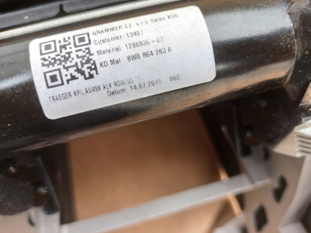 фото №11, Audi a4 b9 туннель средний подлокотник 8w0864283a