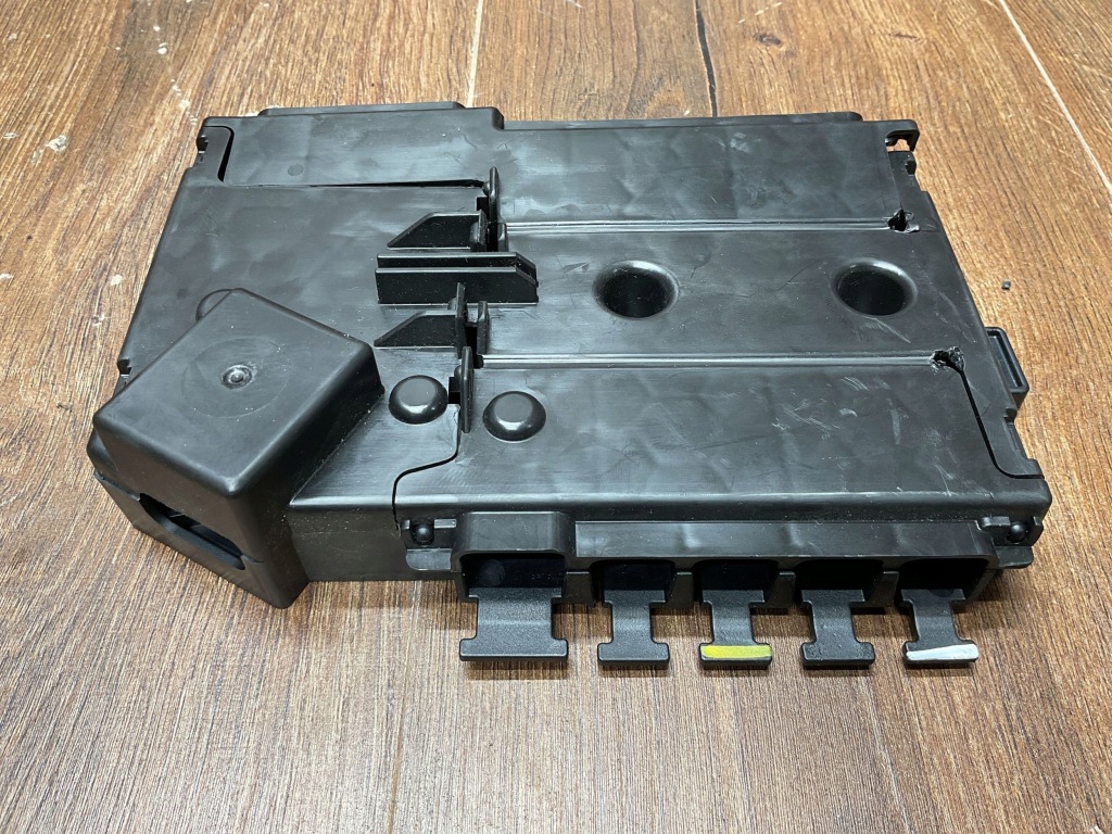 Купити Розподільник струму mercedes e-klasa w213 a2135406200